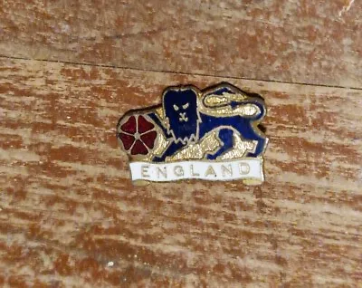 ENGLAND  F C - COFFER  OLD  COLLECTABLE  Football BADGE • £7