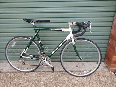 $320 • Buy GT ZR4000 Road Bike 27 Speed