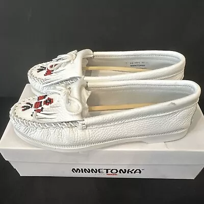 Minnetonka Women's Thunderbird #174 Boat Moc Moccasin White Leather - Size 5.5 • $40