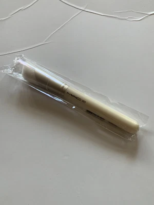£12 • Buy MAC Brush 001. BNIB. Foundation/ Skin. RRP £28