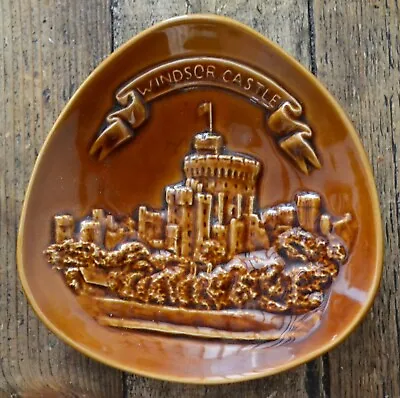 Eastgate Pottery Withernsea Curved Three Corner Dish - Relief  Of Windsor Castle • £6.95