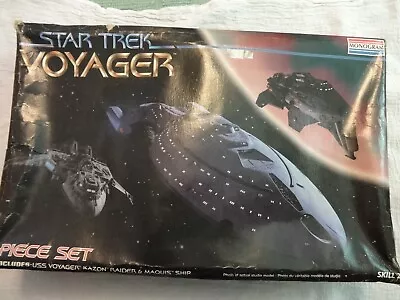 STAR TREK Set Model Kit STARSHIP VOYAGER With KAZON RAIDER By MONOGRAM • $39