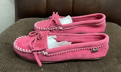 NEW! Minnetonka Women's Hello Kitty Pink Fushia Suede Classic Moccasins Size 6.5 • $80