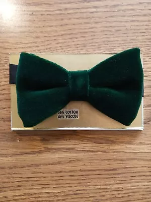 Vintage Velvet Green Bow Tie • $12