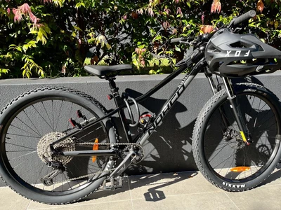 $980 • Buy Norco Fluid 2 HT 27 Mountain Bike Black/Charcoal (2021) WITH EXTRAS