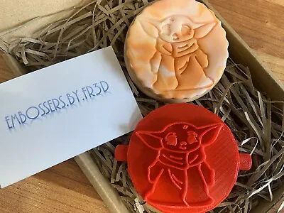 Baby Yoda Mandalorian Embosser Stamp Fondant Icing Cupcake Cutter Star Wars • £4.90