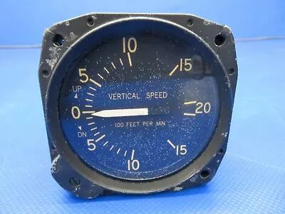 United Instruments Vertical Speed Indicator C661080-0101 CORE / PARTS (1220-18)  • $50
