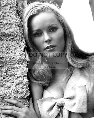 Actress Veronica Carlson - 8x10 Publicity Photo (dd294) • $8.87