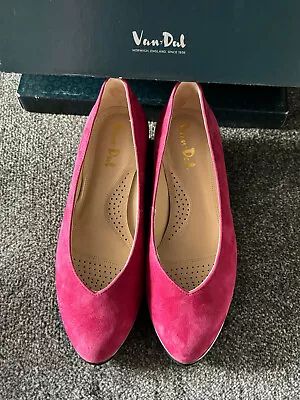 New Van Dal Magenta Suede Wedge Heel Shoes Size 4.5 • £10.50