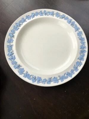 £9.99 • Buy VINTAGE WEDGWOOD OF ETRURIA & BARLASTON EMBOSSED QUEENS WARE  PLATE 20.5cm