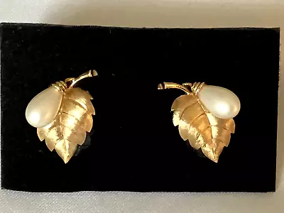 TRIFARI Earrings Leaf Teardrop Pearl Cabochon Flower Gold Tone Bride Vintage • $15