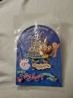 Disney Mickey's Very Merry Christmas Party 2004 Passholder Exclusive Pin Donald • $18.99