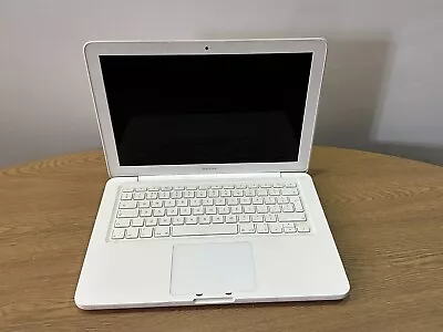 Apple MacBook A1342 Core 2 Duo 2.4 GHz 13  2GB Ram Faulty • £29.80