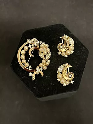 Vintage Crown Trifari Pat Pending Pearl & Rhinestone Brooch And Earring Set • $59