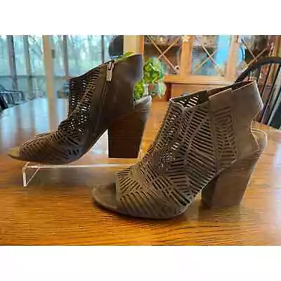 VINCE CAMUTO Women's Gray Kimora Cutout Suede Bootie Block 3.5  Heels Size 10 • $30.60