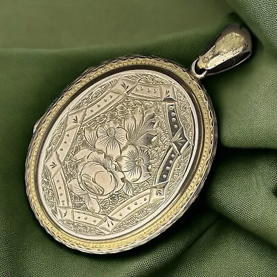 Antique Victorian Oval Locket With Photos - 9ct Back & Front - 34x25mm • £225