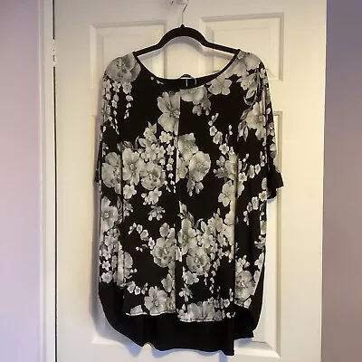 Black White Floaty Top 18 • £6.50