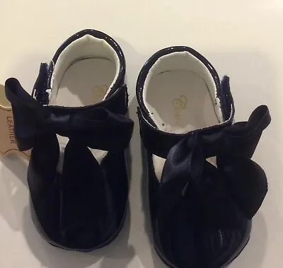 Couche Tot Leather Pram Shoes With Bows. Baby Bow Pram Shoes Size EU16 - Navy • £8