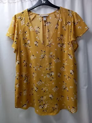 ❤️ H&M Pretty Mustard Pattern V Neck Top Size 16 Vgc • $3.72