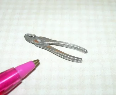 Miniature  Sir Thomas Thumb  Aged Hinged Silver Metal Pliers: DOLLHOUSE 1:12 • $6.98