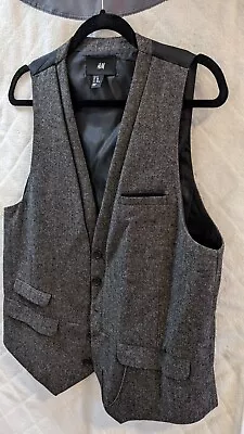 H&M Vest Waistcoat Mens 40R Grey Wool Pockets Button Front Slim Fit V-Neck • $24.99