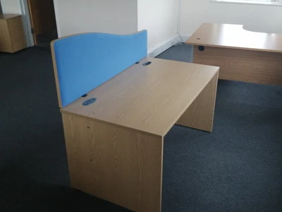 £390 • Buy 6 X 1390 X 800 Panel End Desks With 3 X Wave Screens
