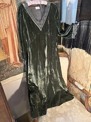 Green Silky Velvet Casual Dress 44bustx50lgth. Lined.  • $22.40