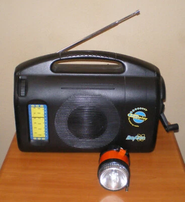 $49.95 • Buy BayGen Freeplay Hand CRANK Wind-Up Self Powered AM/FM/SW Portable Radio + LIGHT