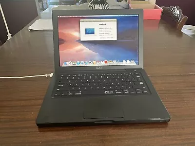 Apple MacBook 2008 Black • $100