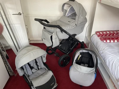 £120 • Buy Venicci 3 In 1 Travel System