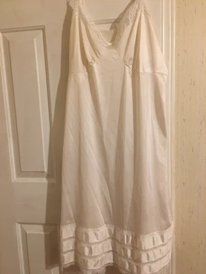$5 • Buy Women’s Vintage Full Slip From Adona Sz 42