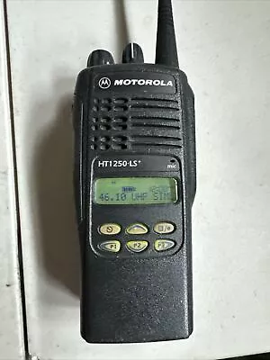 Motorola HT1250 LS+ UHF (403-470MHz) Portable Radio - AAH25RDH9DP5AN • $149.99