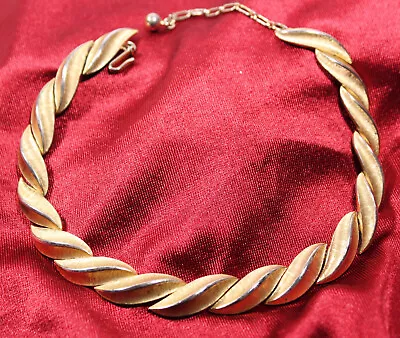 Vintage Signed TRIFARI Choker Goldtone LAUREL LEAF Shape Link  Necklace 14 -16  • $40