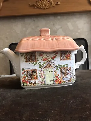£3 • Buy Vintage Sadler  Teapot  Ye Olde Ivy Cottage   In Superb Condition.