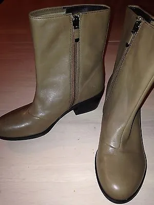 B. Makowsky Women's Boots Taupe Leather Ankle Zippered Boots Size 6 • $50