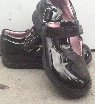 Girls Shoe Size  9c • £7