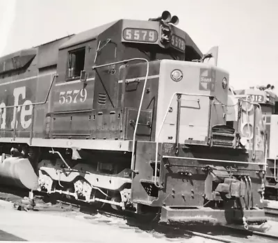 Atchison Topeka & Santa Fe Railway Railroad ATSF #5579 SD45 Electromotive Photo • $16.97