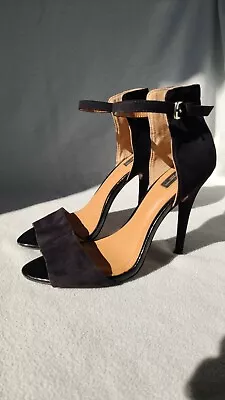 $29 • Buy ZARA Sandals US7