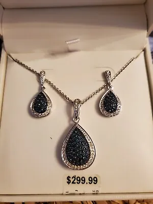 Swarovski Crystal Necklace And Earring Set • $30