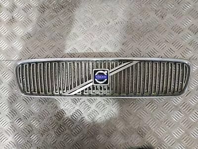 VOLVO V50 MW Front Upper Grill 08678680 08678556  • $38.68