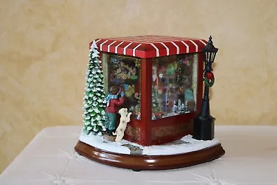 ILLUMINATED HOLIDAY CORNER STORE Valerie Parr Hill SANTA'S TOY WORKSHOP Red • £67.56