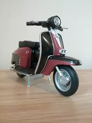 Lambretta Series 3 Scooter 1/12 Scale Diecast Model . • £59.99