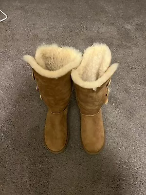 UGG Australia Bailey Button Triplet II Women's Boot Size 9 - Chestnut • $40