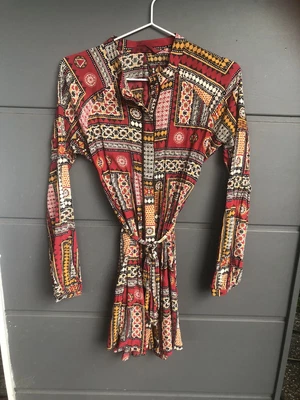 $20 • Buy Size 8 TIGERLILY Boho Tribal Print Waist Tie Mini Dress ✨