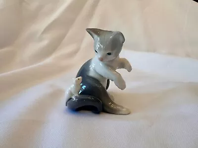 Vintage Lladro Porcelain Cat And Mouse Figurine 3.25  • $50