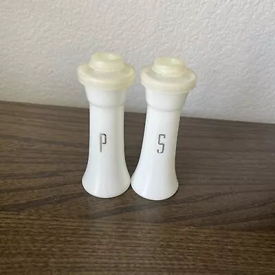 Vintage Tupperware 4  Tall Hourglass Salt And Pepper Shakers White 831832833 • $17.99