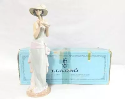 1988 Lladro Porcelain Figurine W/ Box TEA TIME #5470  14.5  Tall Lady • $300.02