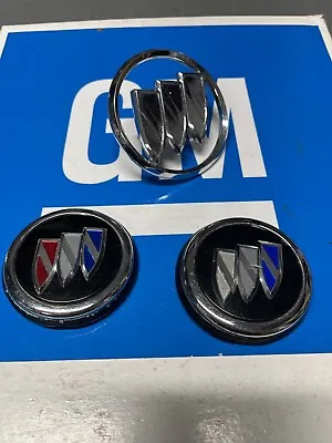 Buick Emblem Lot Trunk  Emblem Bezel Ornament Vintage 20462574 Grille 25518387 • $29