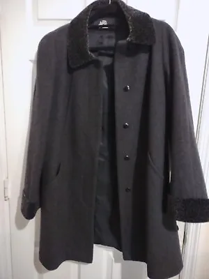 Vintage JAD 100%  Wool Coat With Cheetah Fur Collar And Cuffs Size L • $35