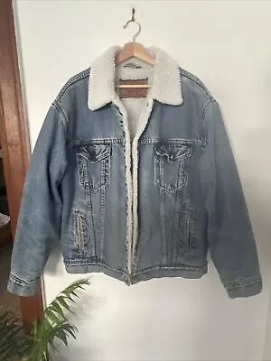 Vintage Levi’s Sherpa Denim Jacket Made In USA • $100